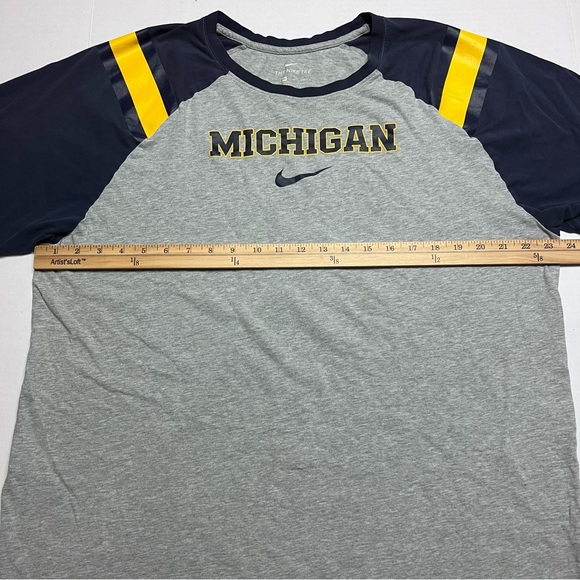 Nike, the Nike Tee Michigan Athletic Cut Raglan SleeveT-Shirt XXL - Picture 6 of 8